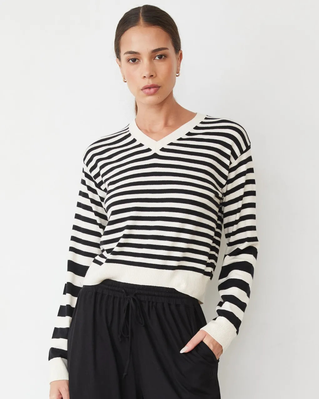 Soft Knit|Travel Essentials*MONROW Lightknit Stripe V Neck IVORY/BLACK